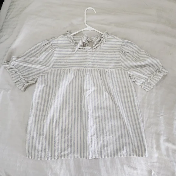 Madewell Ruffle-Neck Back Keyhole Oversized Top in Stripes size Small - Picture 5 of 8